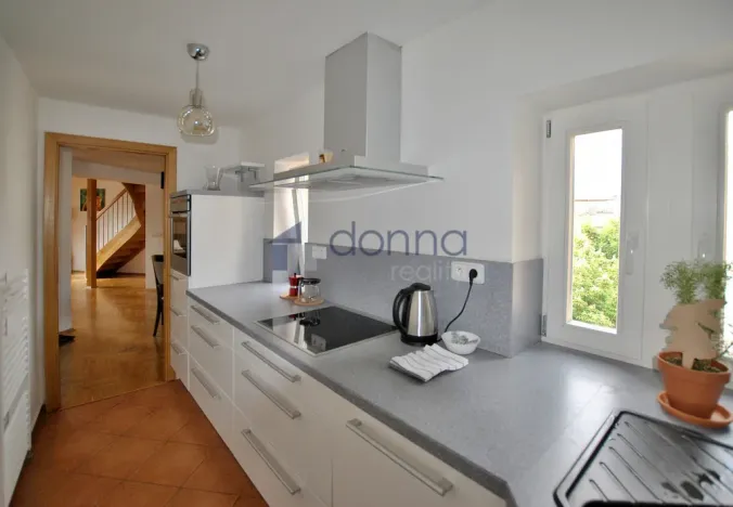 Pronájem bytu 3+1, Praha, Na Kozačce, 118 m2