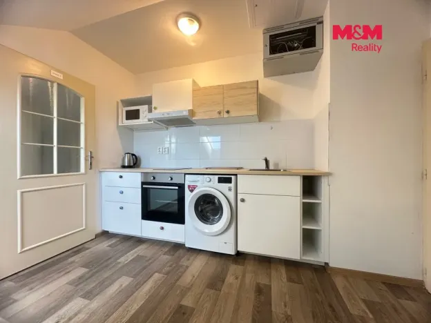 Pronájem rodinného domu, Dobrovice, Komenského, 16 m2