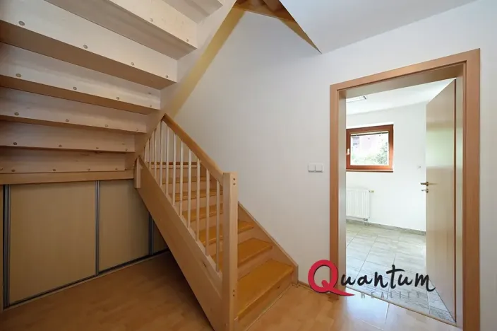 Pronájem rodinného domu, Praha - Kyje, Krčínovo náměstí, 126 m2