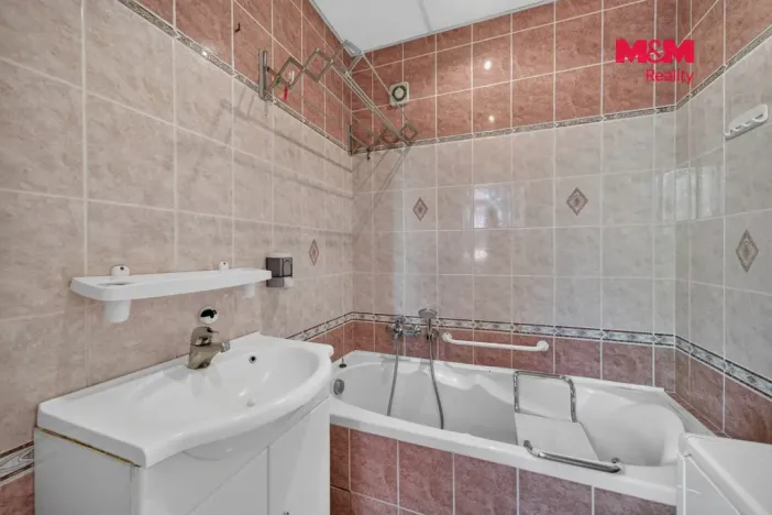 Prodej bytu 3+1, Jindřichův Hradec, sídliště Vajgar, 58 m2