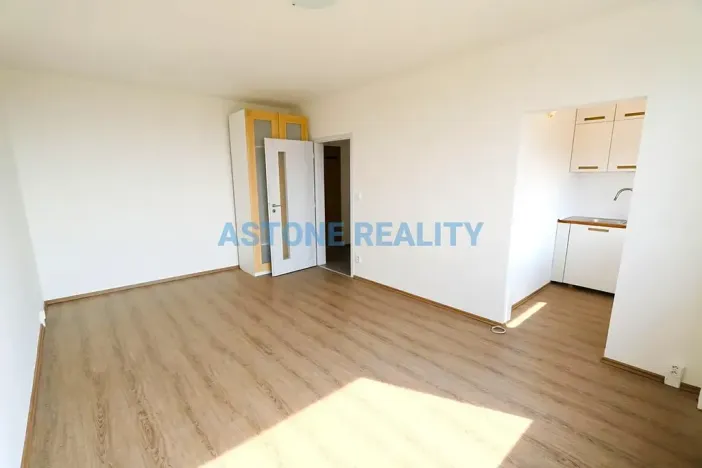 Pronájem bytu 1+kk, Praha - Troja, Krynická, 30 m2