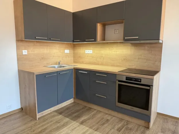 Pronájem bytu 1+kk, Ústí nad Labem, Velká Hradební, 30 m2