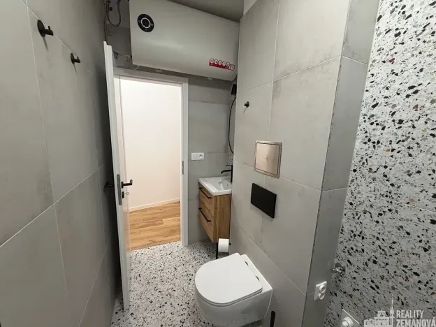 Pronájem bytu 2+kk, Praha - Vršovice, Petrohradská, 49 m2