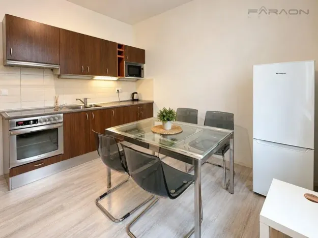 Pronájem bytu 1+1, Praha - Vršovice, Sportovní, 38 m2