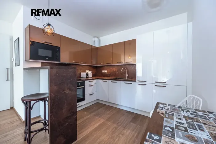 Pronájem bytu 2+kk, Praha - Holešovice, Jankovcova, 60 m2