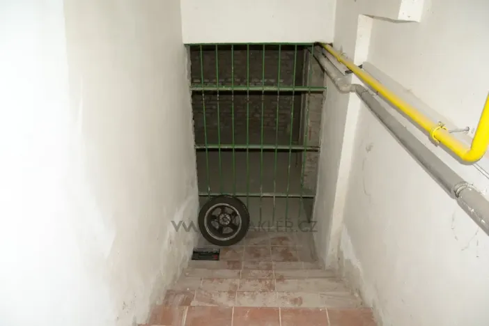 Pronájem skladu, Praha - Karlín, Pobřežní, 91 m2
