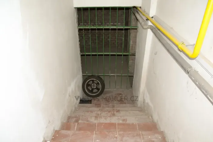 Pronájem skladu, Praha - Karlín, Pobřežní, 91 m2