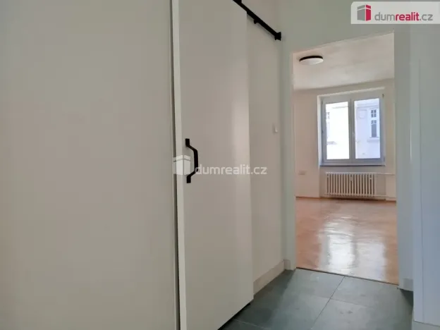 Pronájem bytu 2+1, Karlovy Vary, K. Čapka, 57 m2