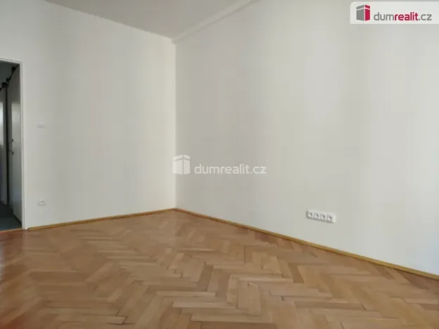 Pronájem bytu 2+1, Karlovy Vary, K. Čapka, 57 m2