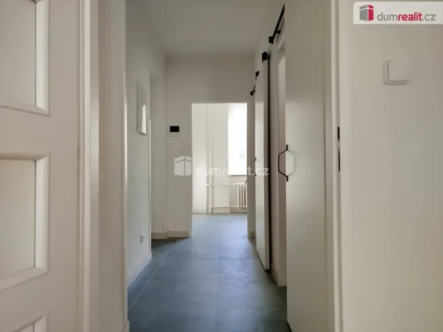 Pronájem bytu 2+1, Karlovy Vary, K. Čapka, 57 m2
