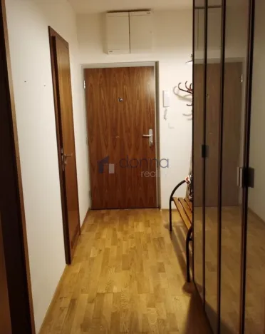 Pronájem bytu 2+kk, Praha, Jeseniova, 58 m2