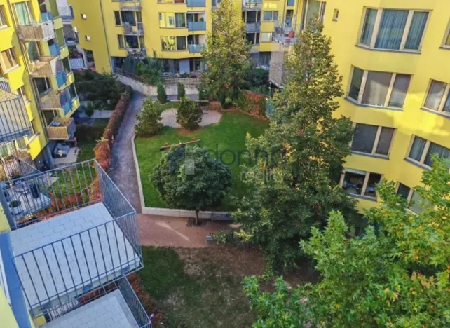 Pronájem bytu 2+kk, Praha, Jeseniova, 58 m2