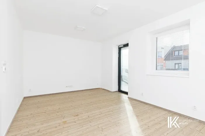 Pronájem obchodního prostoru, Pardubice, Chrudimská, 131 m2