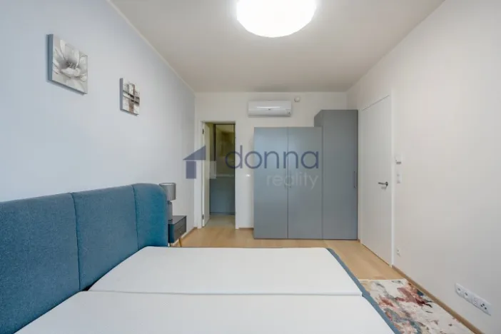 Pronájem bytu 2+kk, Praha, Jankovcova, 60 m2