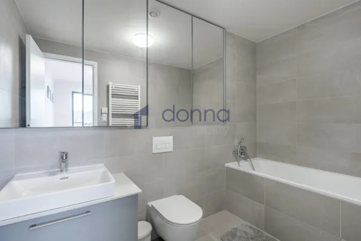 Pronájem bytu 2+kk, Praha, Jankovcova, 60 m2