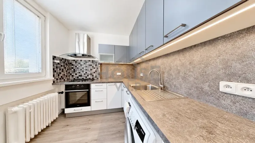 Prodej bytu 2+1, Praha - Modřany, U zastávky, 54 m2