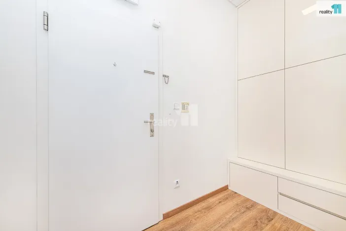 Pronájem bytu 1+kk, Praha - Vršovice, Smolenská, 48 m2