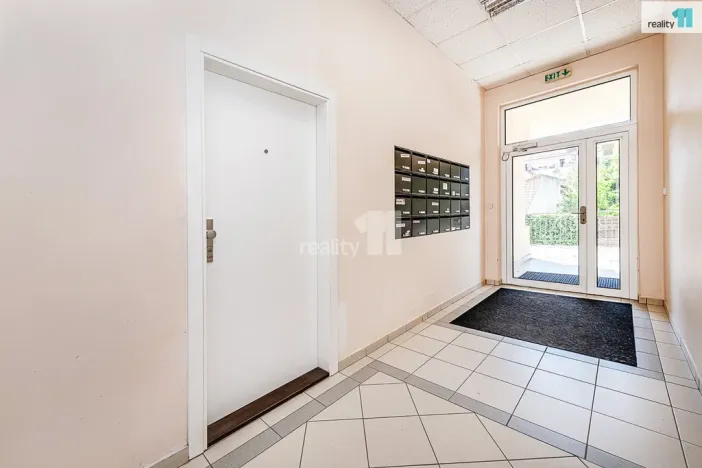 Pronájem bytu 1+kk, Praha - Vršovice, Smolenská, 48 m2