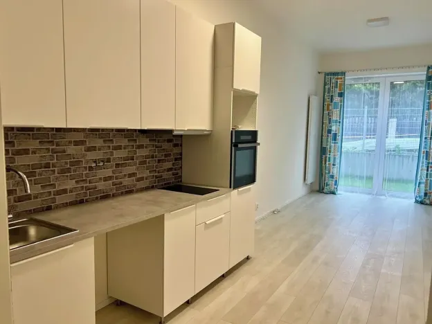 Pronájem bytu 1+kk, Praha - Hostavice, Českobrodská, 35 m2