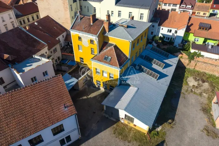 Prodej obchodního prostoru, Ivančice, Palackého náměstí, 1196 m2