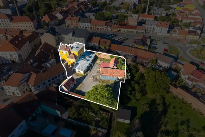 Prodej obchodního prostoru, Ivančice, Palackého náměstí, 1196 m2
