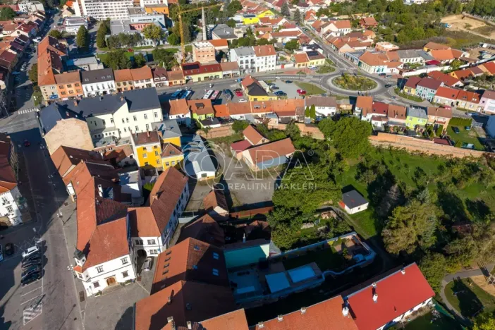 Prodej obchodního prostoru, Ivančice, Palackého náměstí, 1196 m2