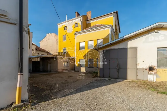 Prodej obchodního prostoru, Ivančice, Palackého náměstí, 1196 m2