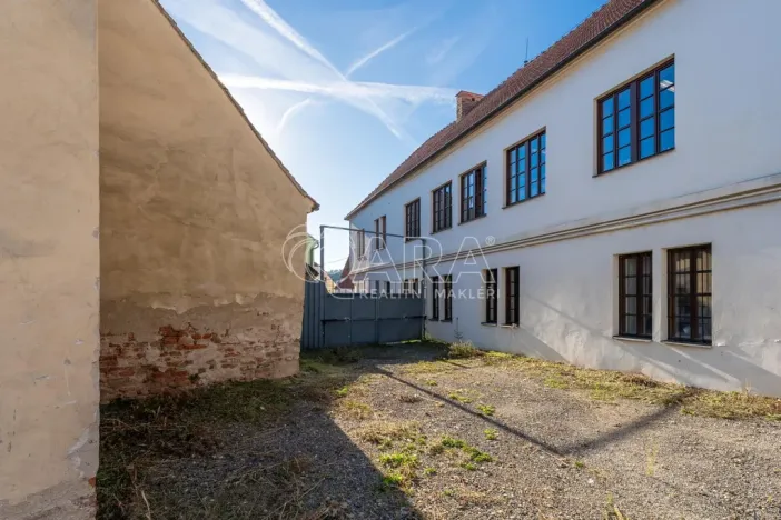 Prodej obchodního prostoru, Ivančice, Palackého náměstí, 1196 m2