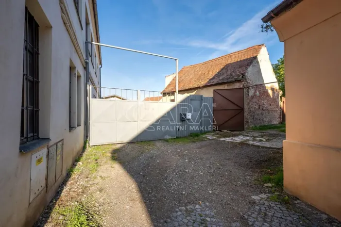 Prodej obchodního prostoru, Ivančice, Palackého náměstí, 1196 m2