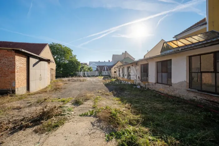 Prodej obchodního prostoru, Ivančice, Palackého náměstí, 1196 m2