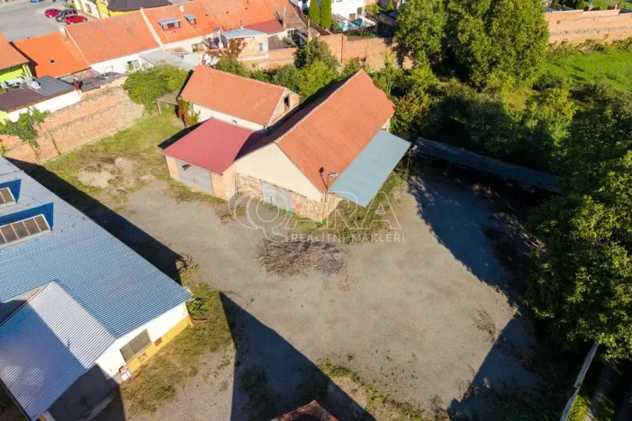 Prodej obchodního prostoru, Ivančice, Palackého náměstí, 1196 m2