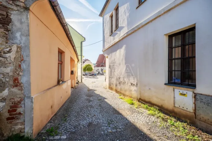 Prodej obchodního prostoru, Ivančice, Palackého náměstí, 1196 m2