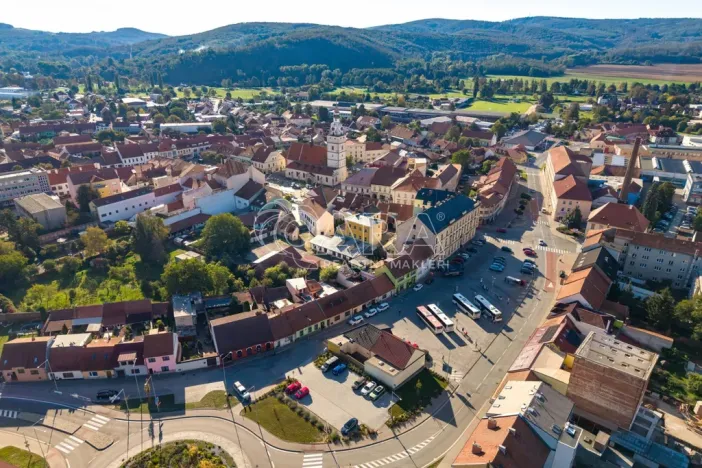 Prodej obchodního prostoru, Ivančice, Palackého náměstí, 1196 m2