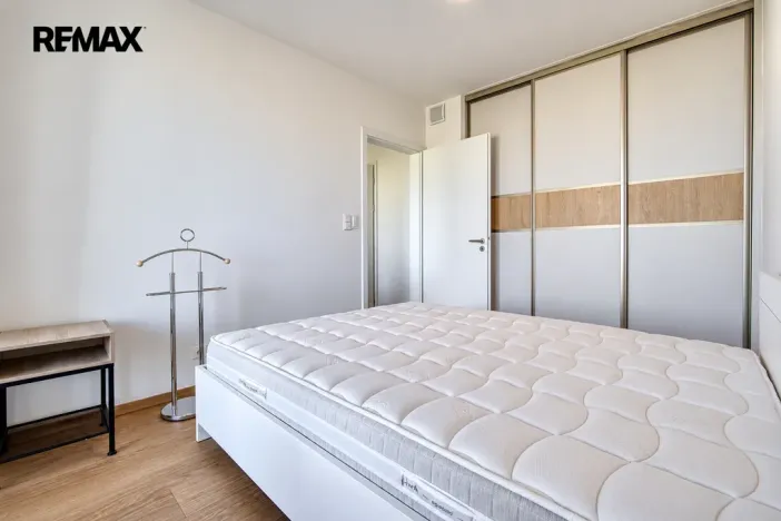 Pronájem bytu 2+kk, Praha - Holešovice, Jankovcova, 52 m2