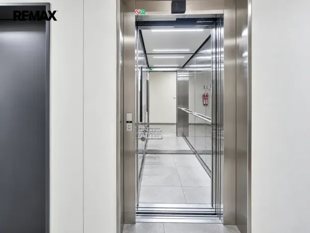 Pronájem bytu 2+kk, Praha - Holešovice, Jankovcova, 52 m2