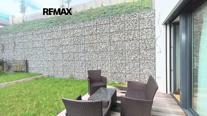 Pronájem bytu 1+kk, Praha - Smíchov, Podbělohorská, 39 m2