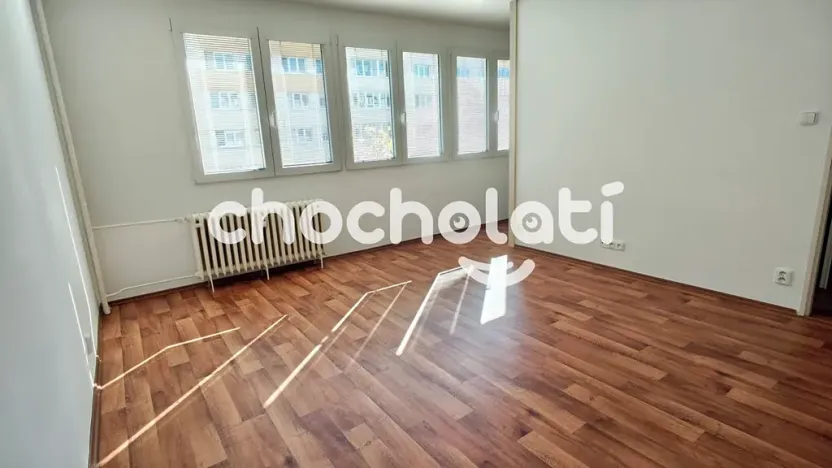 Pronájem bytu 1+kk, Pardubice, Varšavská, 28 m2
