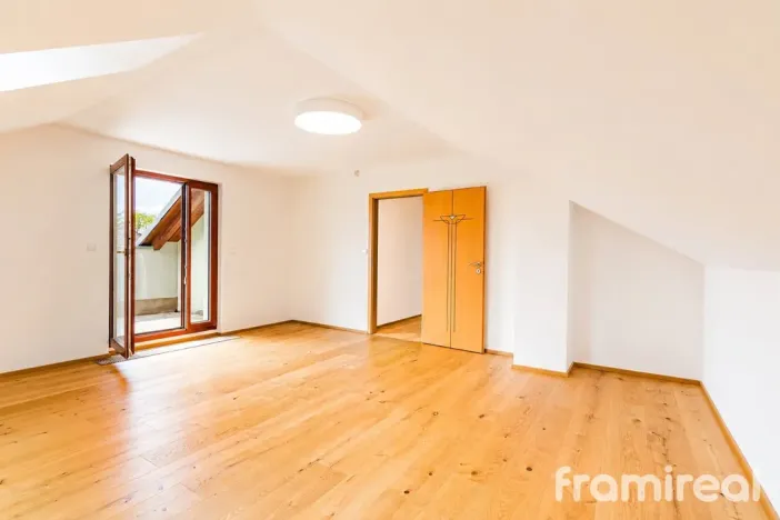 Prodej rodinného domu, Ohrobec, Krátká, 400 m2