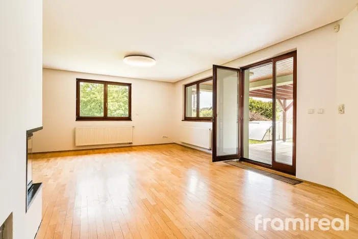 Prodej rodinného domu, Ohrobec, Krátká, 400 m2