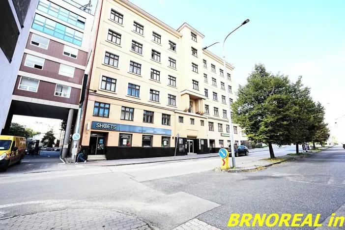 Pronájem garážového stání, Brno, Příkop, 12 m2