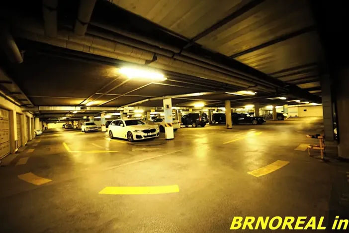 Pronájem garážového stání, Brno, Příkop, 12 m2
