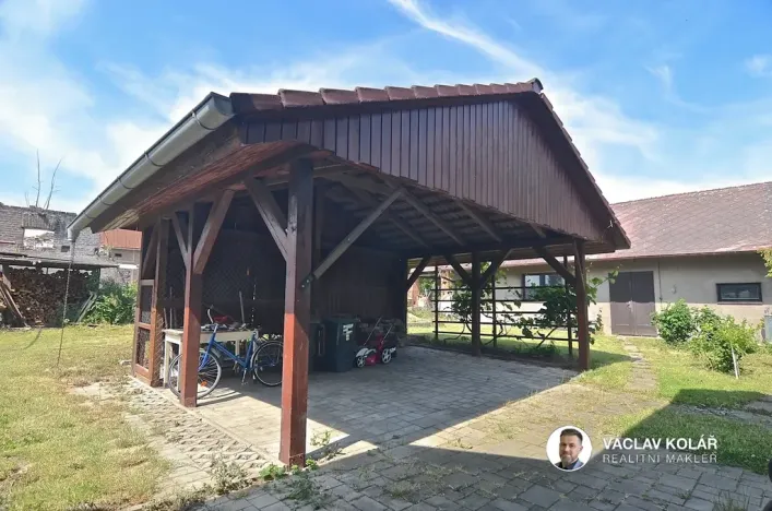 Prodej rodinného domu, Stěžery, Lipová, 196 m2