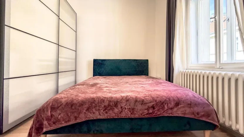 Pronájem bytu 2+kk, Praha - Vinohrady, Rybalkova, 39 m2