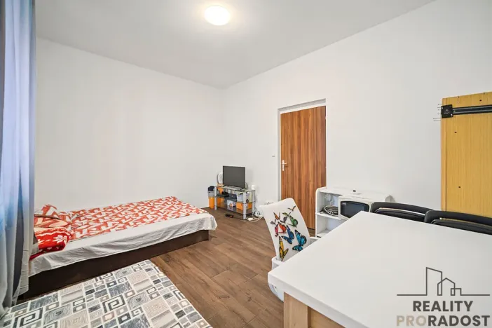 Pronájem pokoje, Sezemice, 30 m2