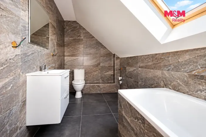 Pronájem rodinného domu, Hory, 125 m2