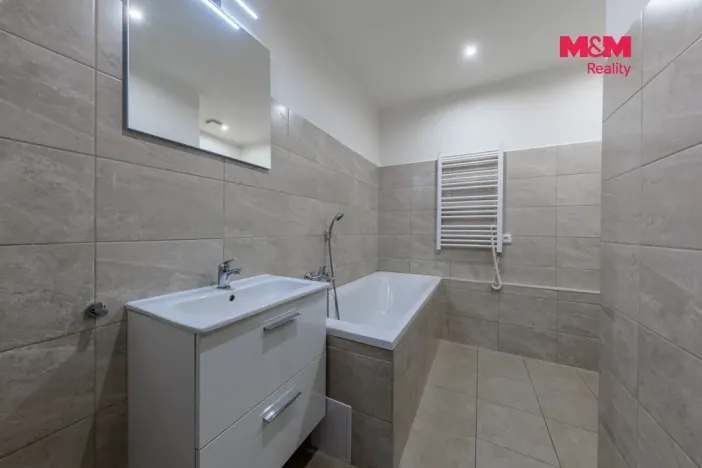 Prodej bytu 2+1, Ostrov, Lidická, 61 m2