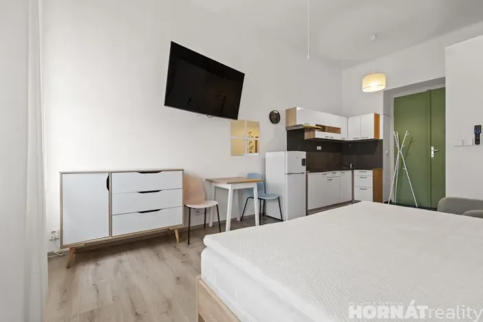 Pronájem bytu 1+kk, Praha - Smíchov, Nádražní, 28 m2