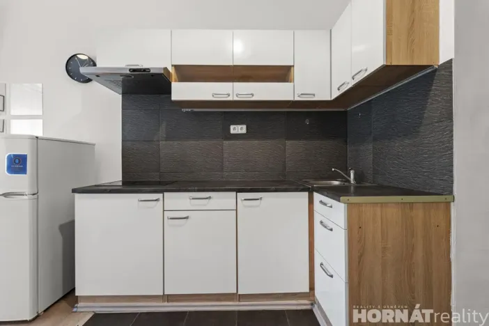 Pronájem bytu 1+kk, Praha - Smíchov, Nádražní, 28 m2