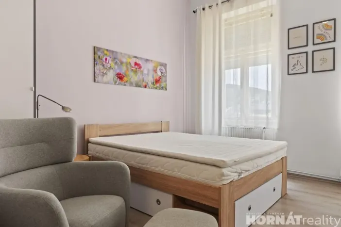Pronájem bytu 1+kk, Praha - Smíchov, Nádražní, 28 m2