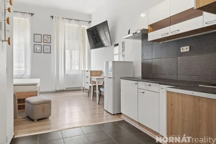 Pronájem bytu 1+kk, Praha - Smíchov, Nádražní, 28 m2